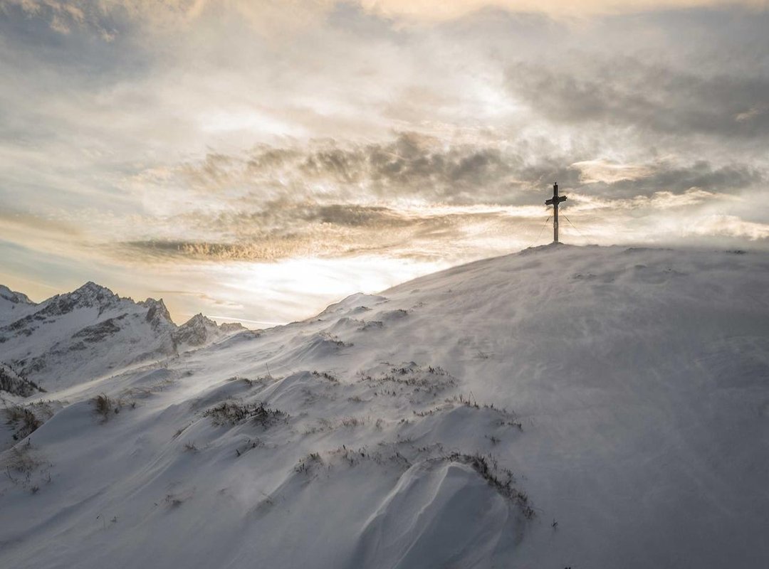 Steps to Carry Out a Hospital Picture Prank (For Educational Purbes Only)