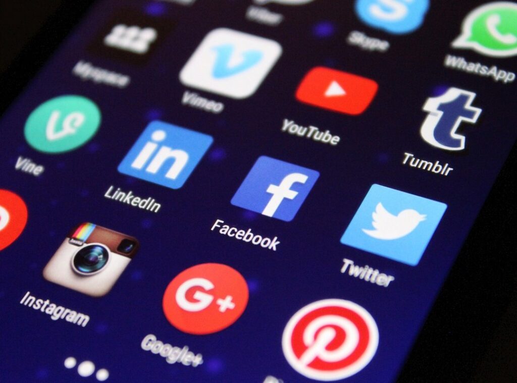 social media news trends
