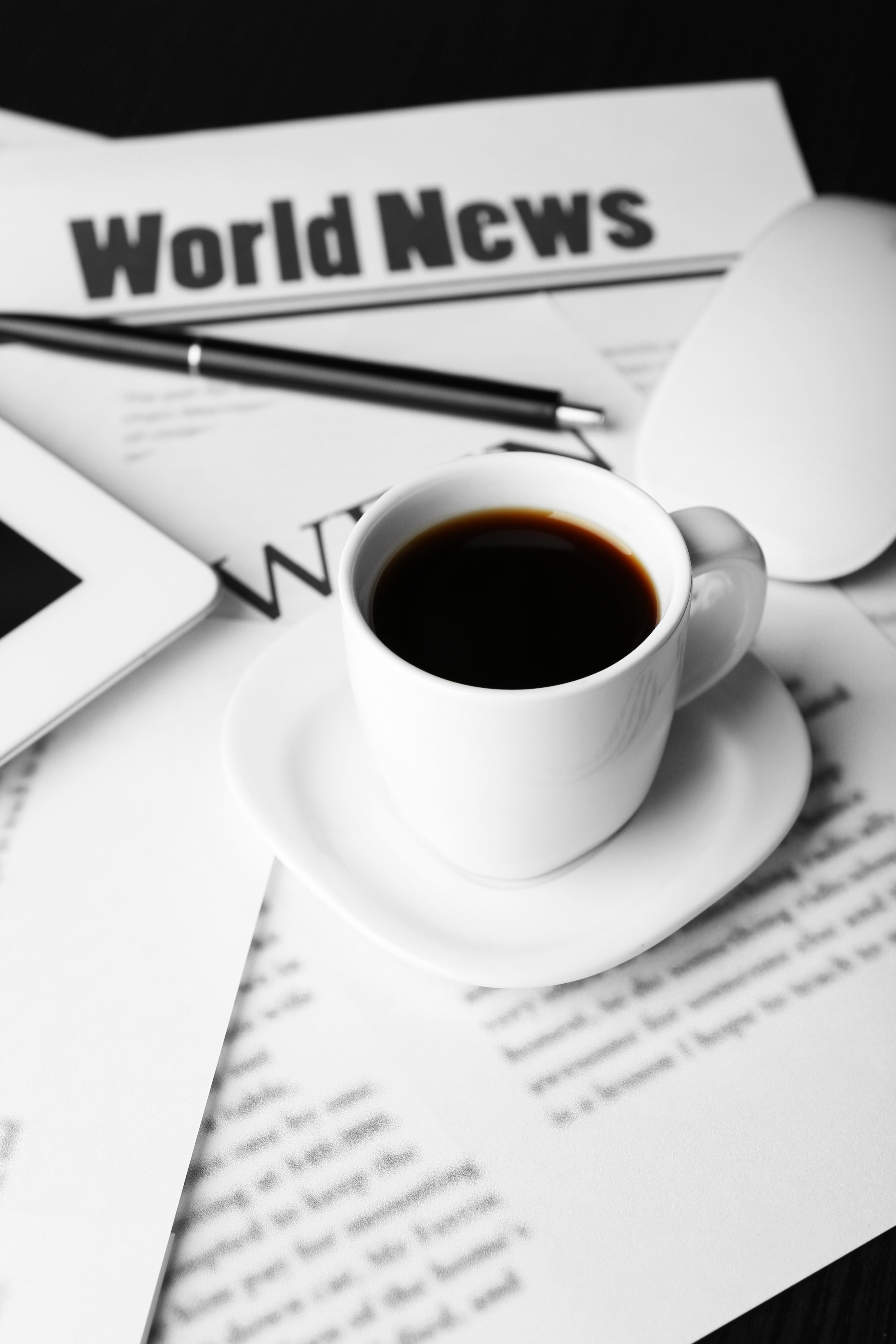 online-news-concept-computer-mouse-pc-tablet-cup-coffee-newspaper-closeup